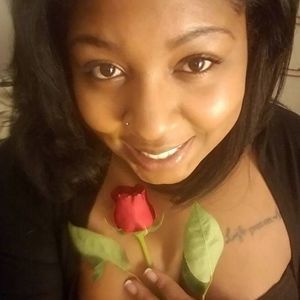 Meet your Posher, Dominique